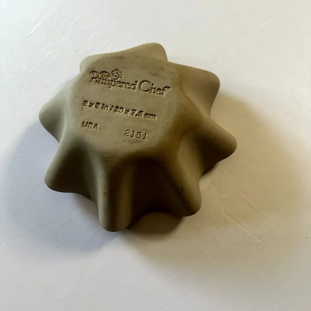 The Pampered Chef Tortilla Shell Taco Salad Stoneware Baker